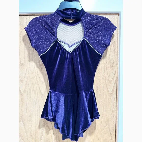 Ice Skating Dress with hair tie - Picture 2 of 5